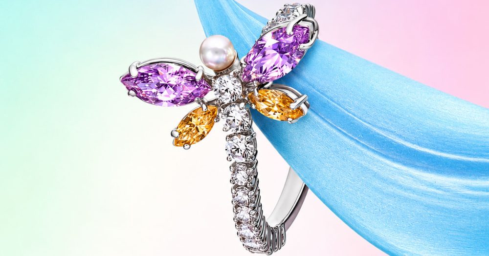 Cận cảnh trang sức có lớp mạ Rhodium màu trắng sáng